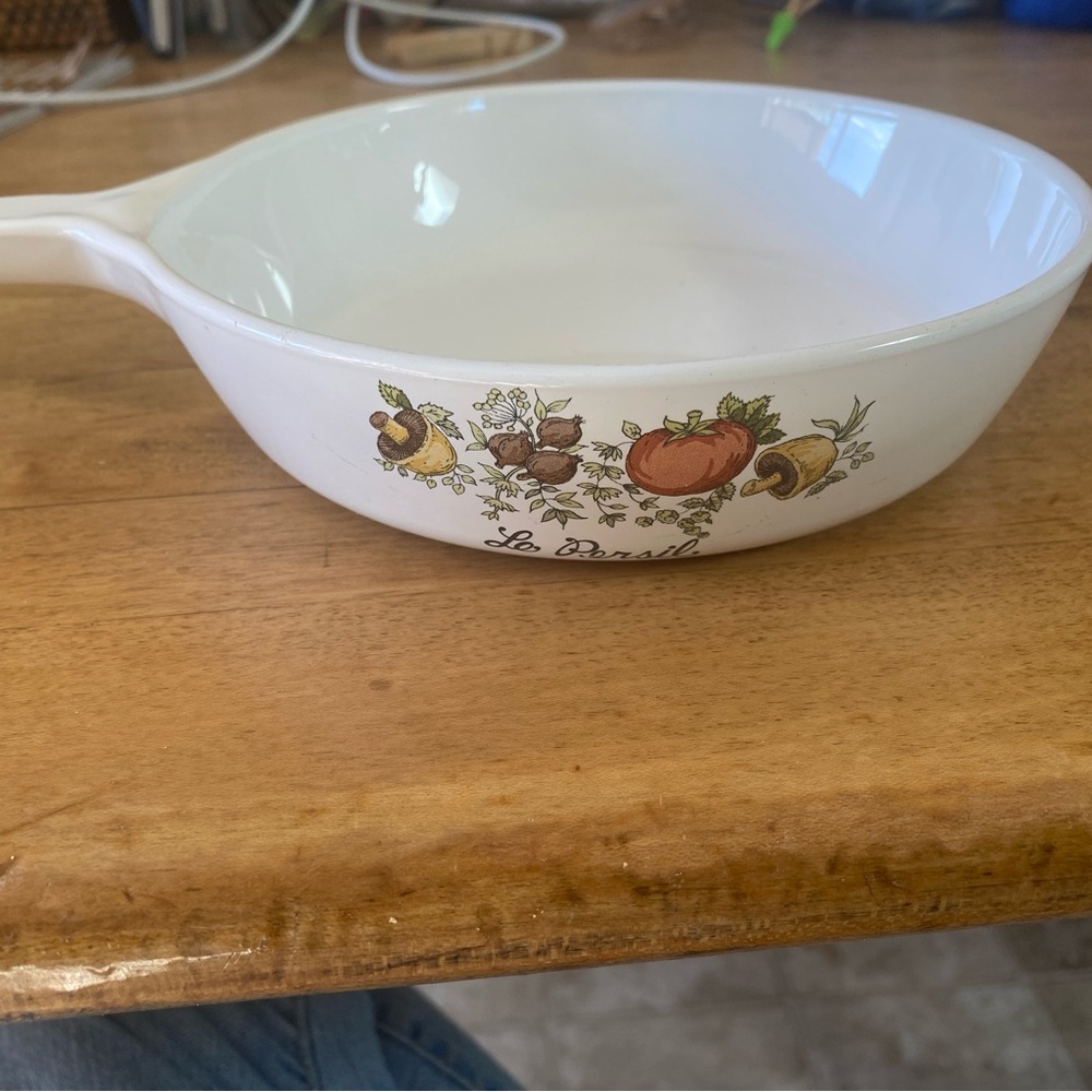 Le Persil CorningWare Spice of Life dish. 6 1/2 in. No lid. Vegetable design